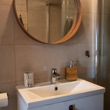Apanowka Z Balia Jacuzzi Sauna Pomostem Lodka Dağ evi