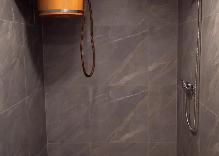 Apanowka Z Balia Jacuzzi Sauna 木屋 *