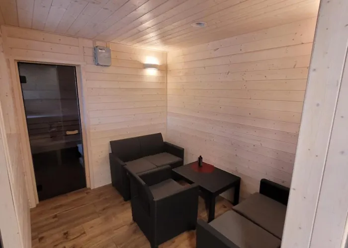 Apanowka Z Balia Jacuzzi Sauna 木屋